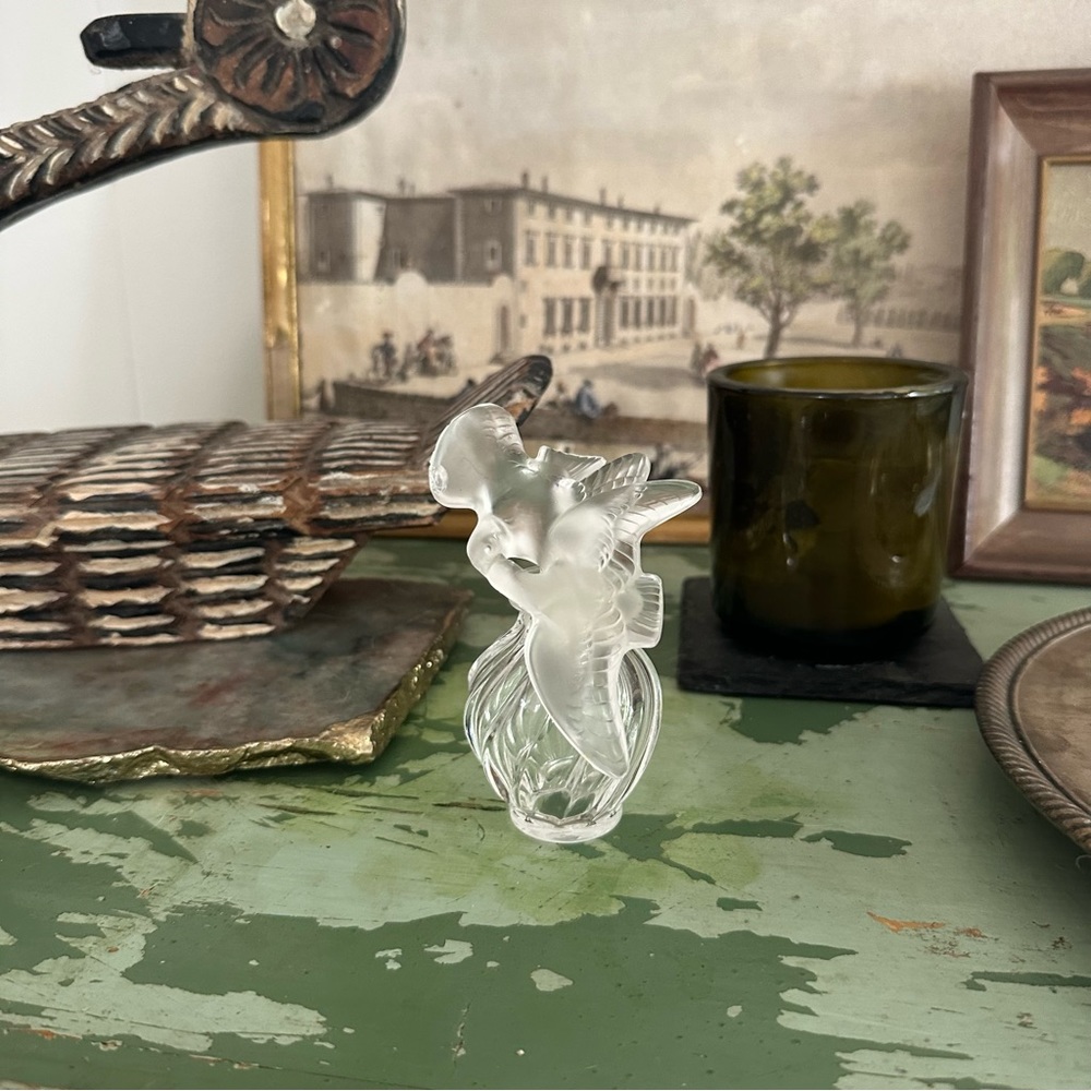 LALIQUE Nina Ricci Perfume Bottle